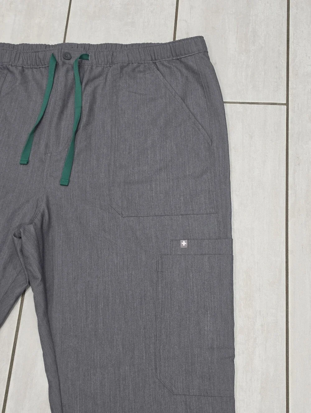 NWOT FIGS Men’s Cairo Cargo Scrub Pants Graphite Gray XXL Technical Collection